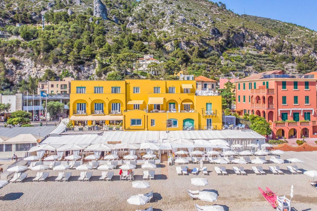 Hotel Albatros Varigotti Exterior photo