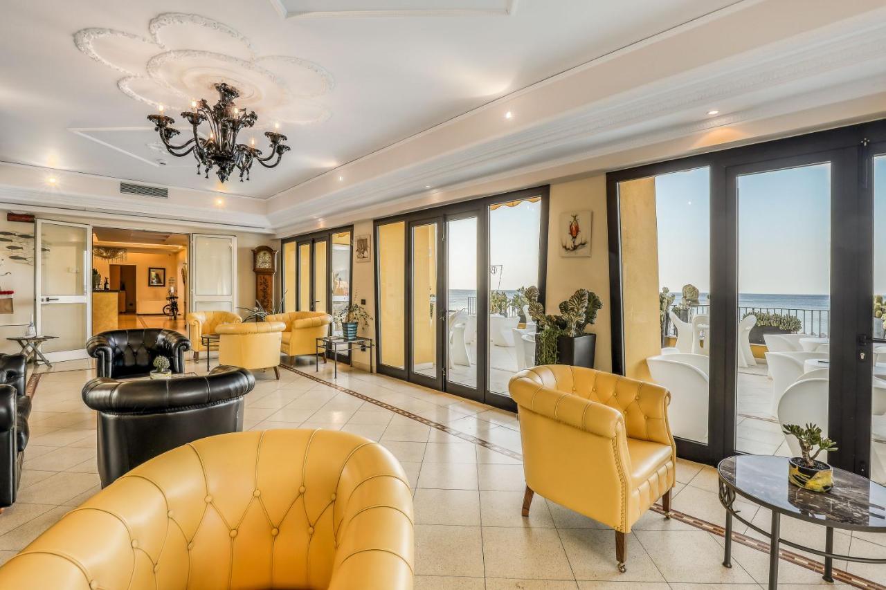 Hotel Albatros Varigotti Exterior photo