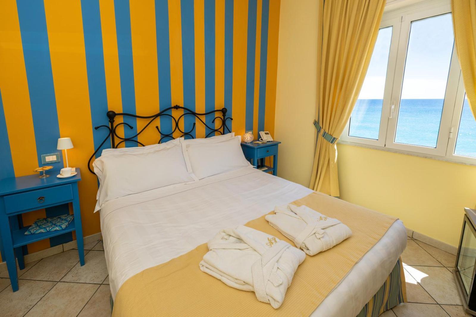Hotel Albatros Varigotti Exterior photo